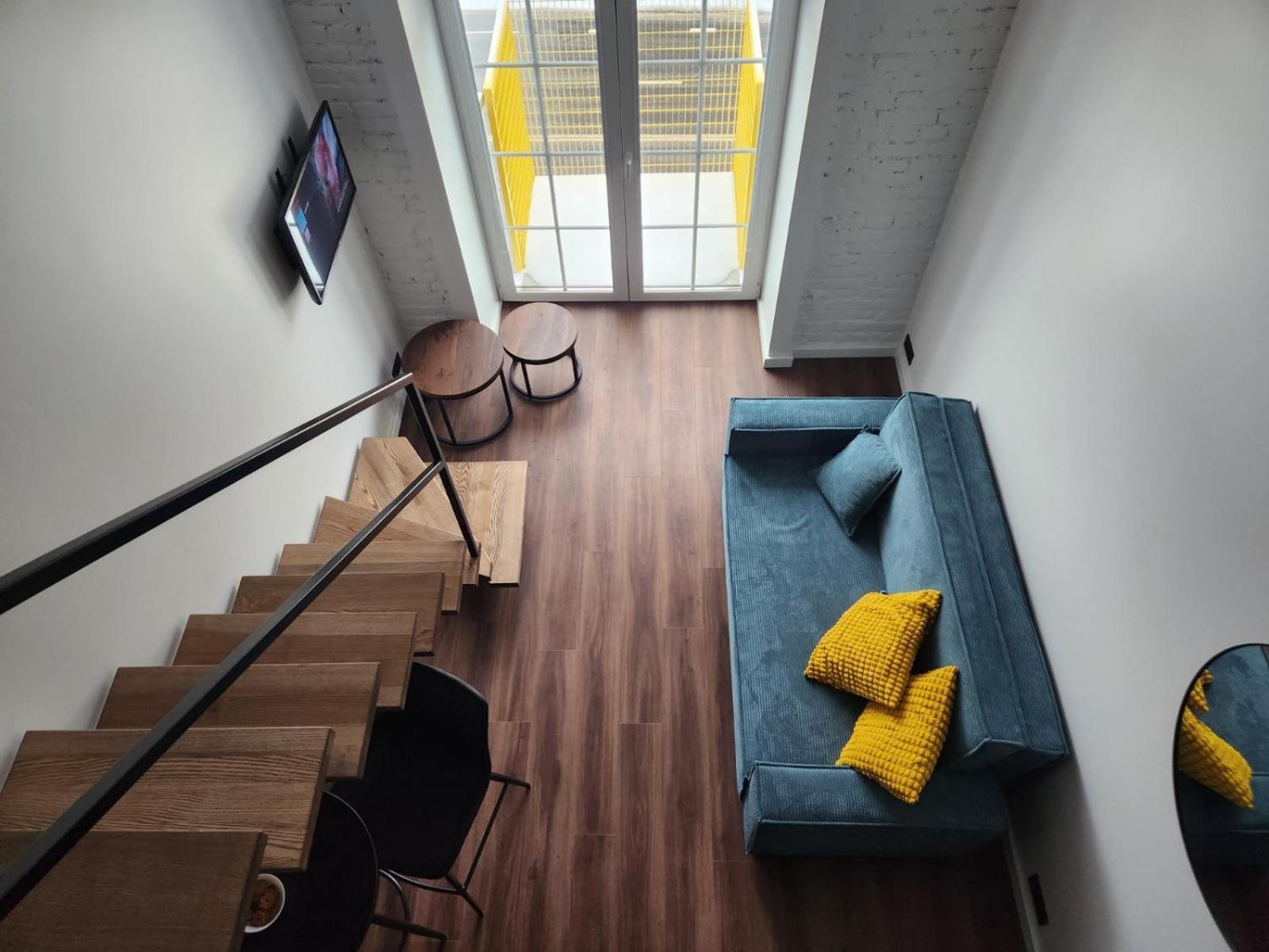 Butas Radio Loft-468 *