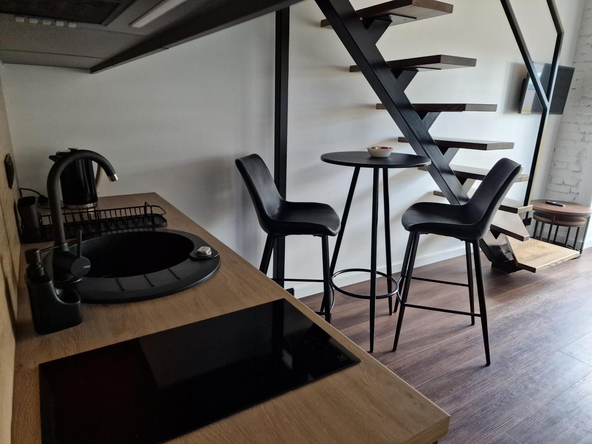 Butas Radio Loft-468 *